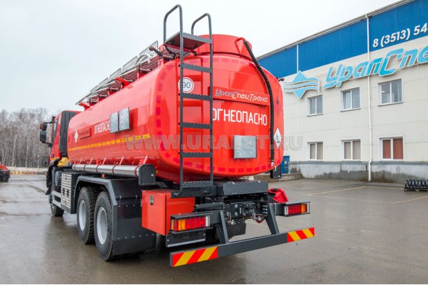 Лестница на площадку обслуживания цистерны