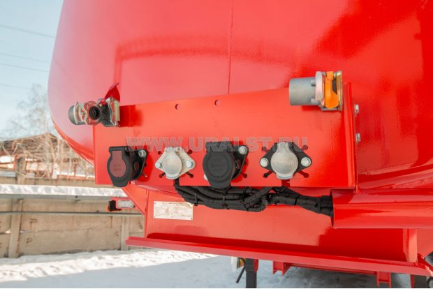 Разъемы для соединения электросистемы и пневмосистемы полуприцепа и тягача