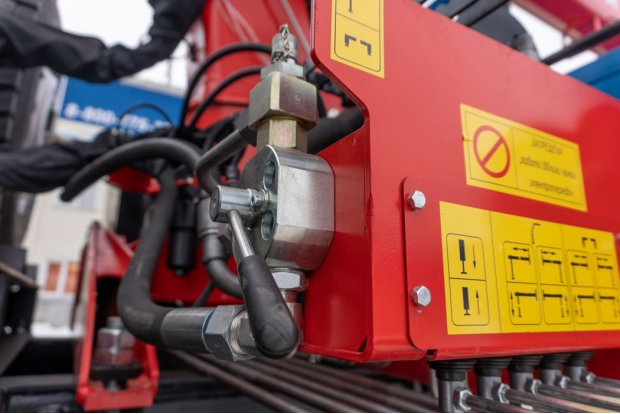 Кран управления гидросистемы КМУ