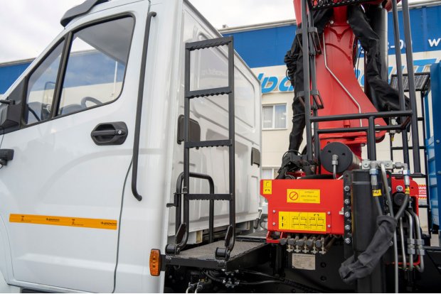 Лестница КМУ в транспортном положении