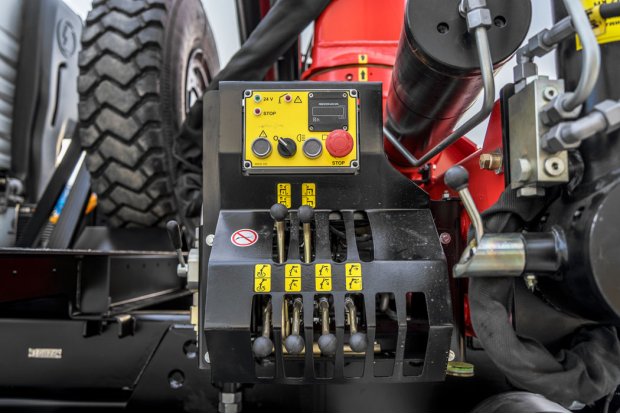 Рычаги управления опорами и КМУ