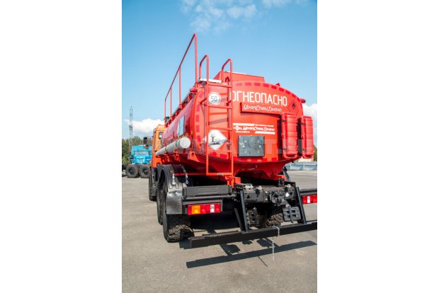 Лестница на площадку обслуживания