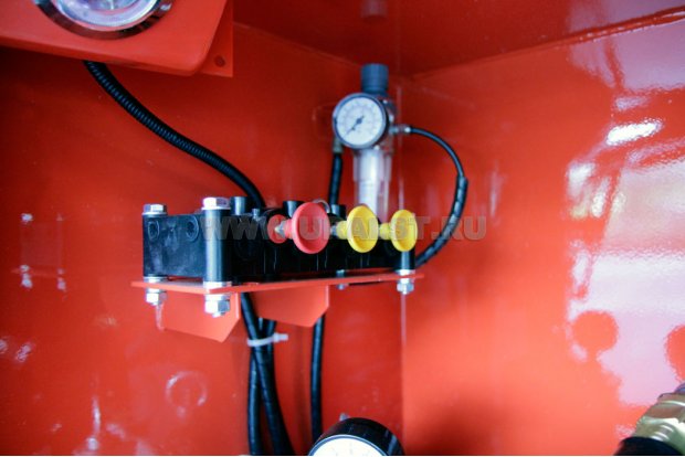 Блок пневмоуправления донными клапанами