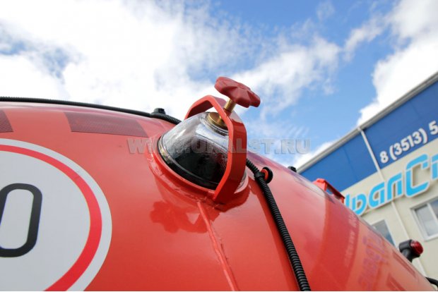 Смотровое окно цистерны