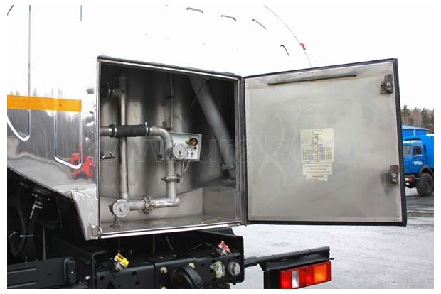 Отсек обслуживания автоцистерны АЦПТ