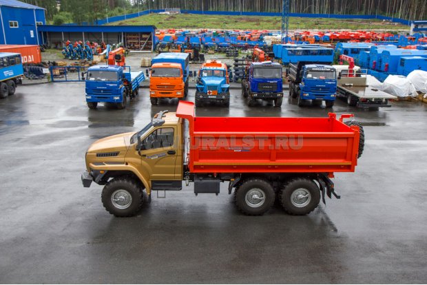 Автомобиль-самосвал Урал NEXT