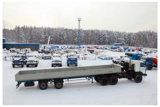 Полуприцеп бортовой МАЗ-931010-2020 с Седельным тягачом МАЗ 642508-350-050P