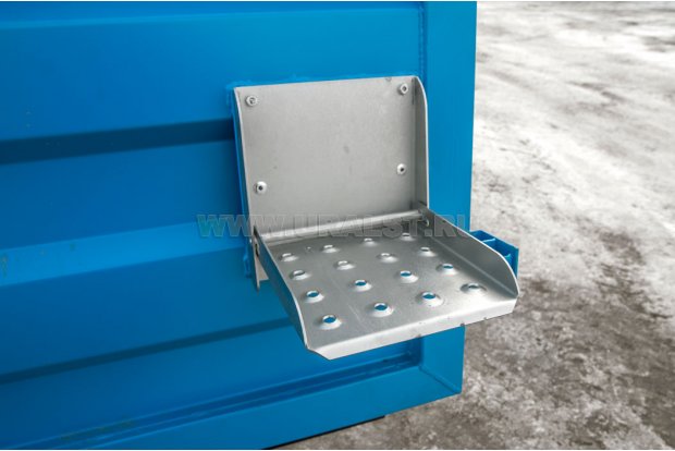 Ступенька для подъема на бортовую платформу