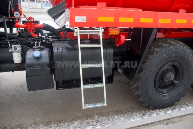 Лестница на площадку обслуживания цистерны