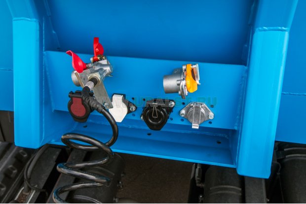 Разъемы пневматичиеской системы и электрической сети