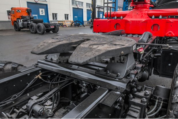 Седельно сцепное устройство