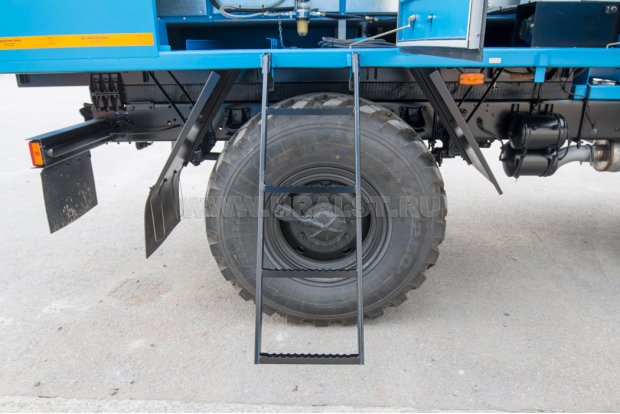 Съемная лестница для доступа к нишам