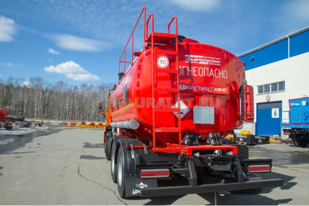 Лестница на площадку обслуживания цистерны