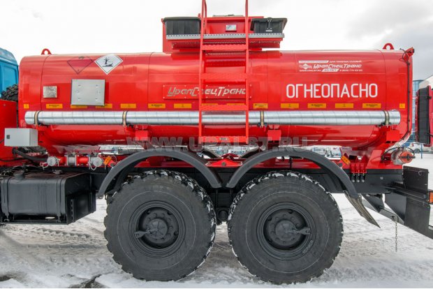 Лестница на площадку обслуживания цистерны