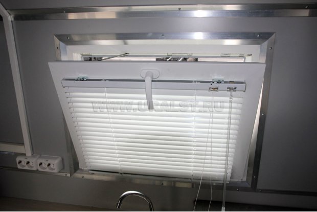 Евроокно с жалюзи