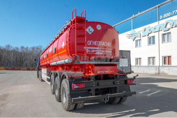 Лестница для подъема на площадку обслуживания цистерны