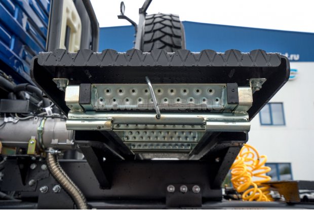 Выдвижная лестница в транспортном положении