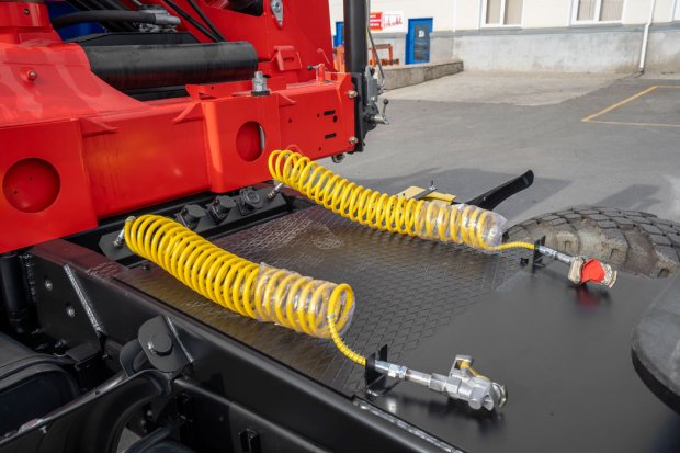 Разъемы пневмо-электро системы тягача