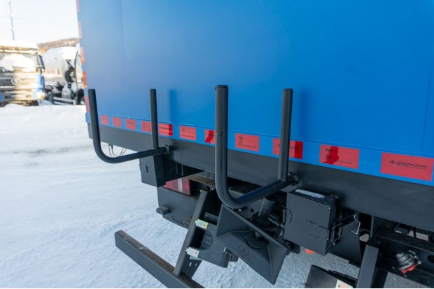 Кронштейн под запасное колесо 