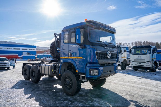 Седельный тягач УСТ 5453 SHACMAN SX32586V385 (6х6), шины 14R20