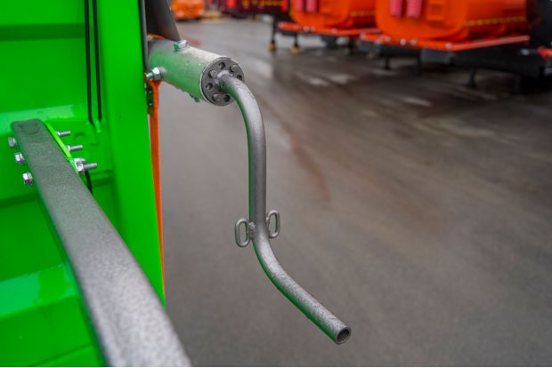 Механизм сматывания тента кузова