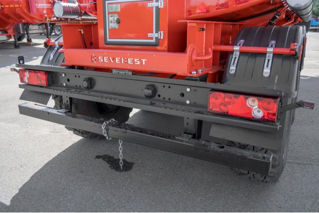 Заднее защитное устройство 