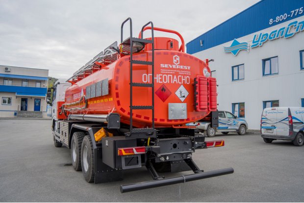 Лестница на площадку обслуживания