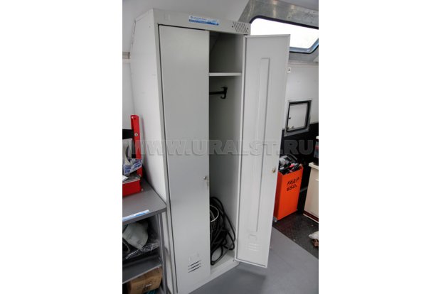 Металлический шкаф