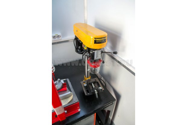 Станок вертикально-сверлильный