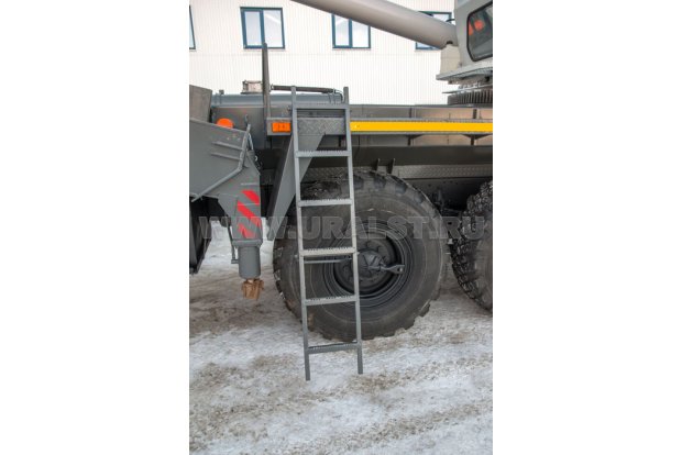 Лестница на платформу