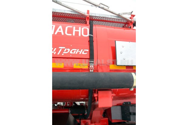 Шланг для слива разлитых нефтепродуктов