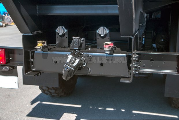 Заднее сцепное устройство