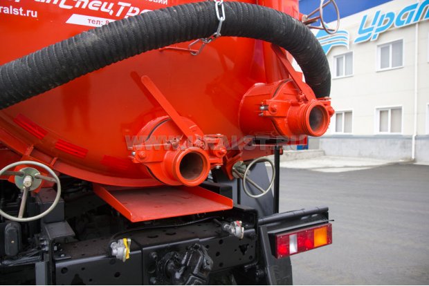 Сливной узел емкости