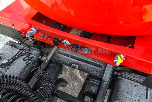 Разъемы для соединения электросистемы и пневмосистемы полуприцепа и тягача