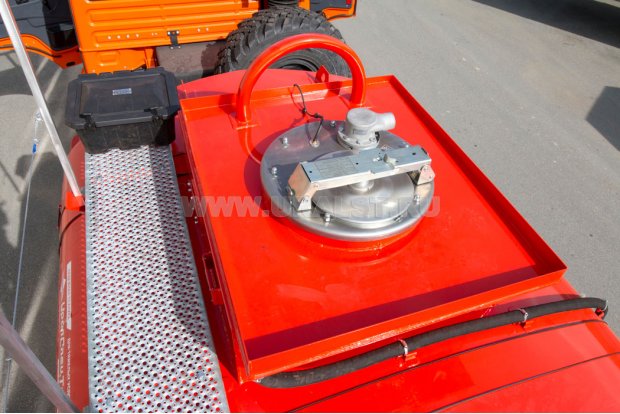 Горловина цистерны с экологическим коробом