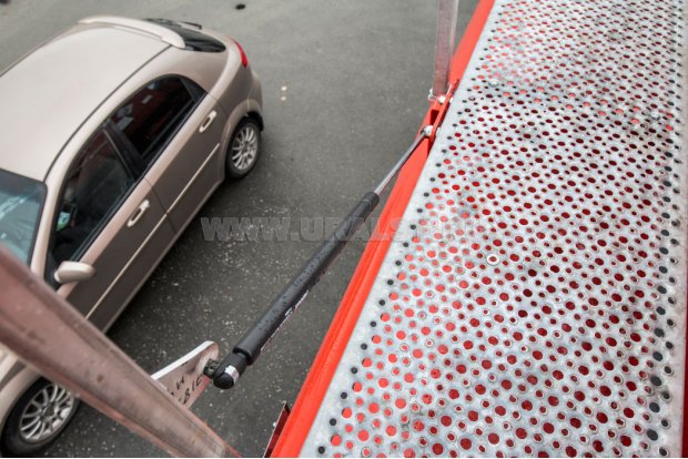 Механизм складного поручня