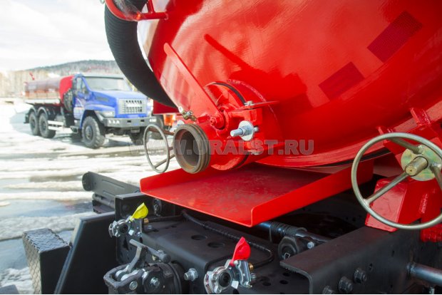 Приемный лючок