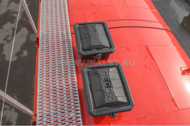 Ящики для песка и кошмы