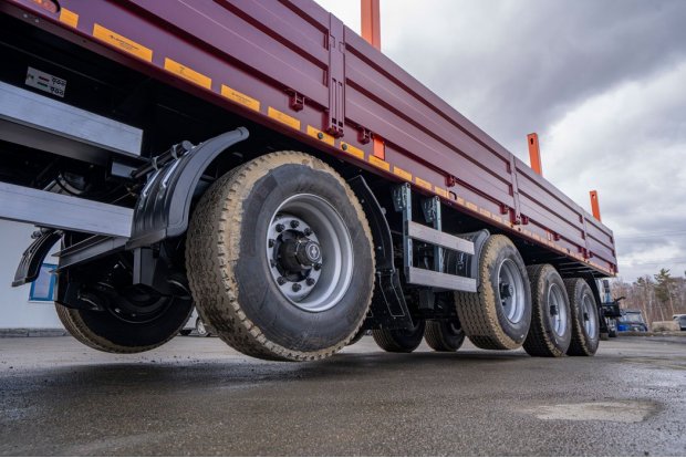 Две передние подъемные оси