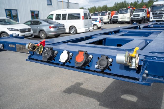 Разъемы для соединения электросистемы и пневмосистемы прицепа и тягача