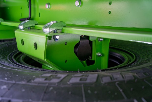 Крепление запасного колеса