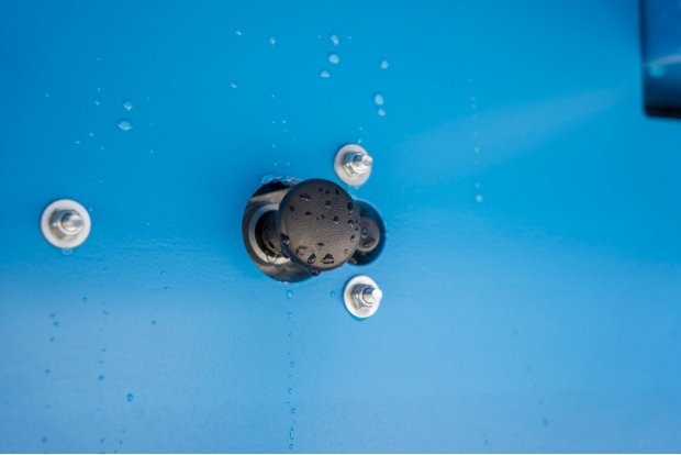 Кран управления подъемной осью