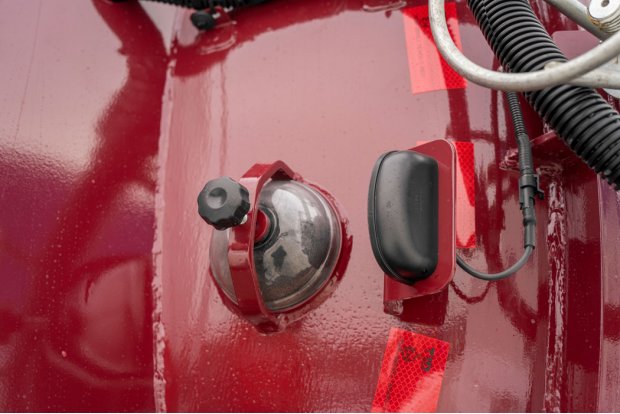 Смотровое окно емкости