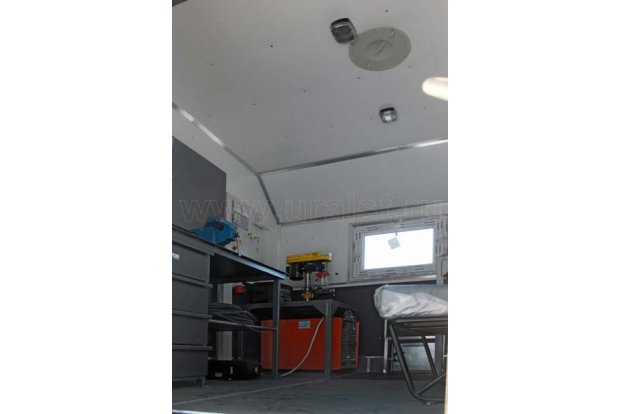 Ремонтный отсек передвижной мастерской Урал