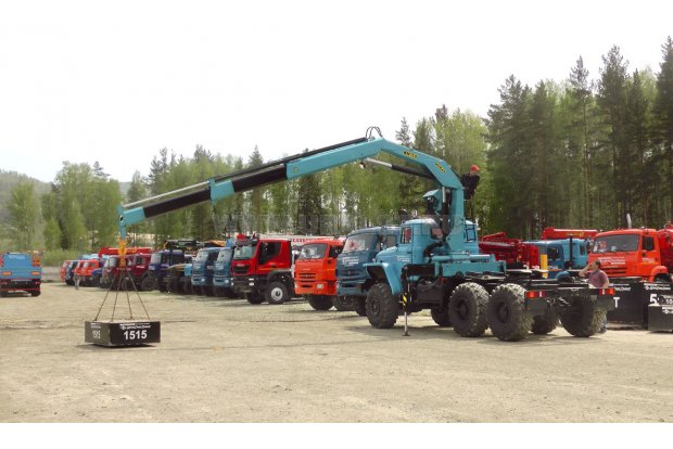 Седельный тягач Урал 5557-60 с КМУ ИМ-150