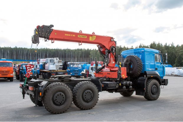 Тягач Урал 63701М с КМУ ИТ-180