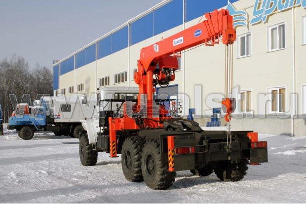 Седельный тягач Урал 4320 с КМУ Kanglim