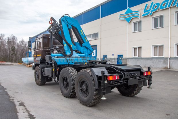 Седельный тягач Урал 44202-82М с КМУ ИМ-240