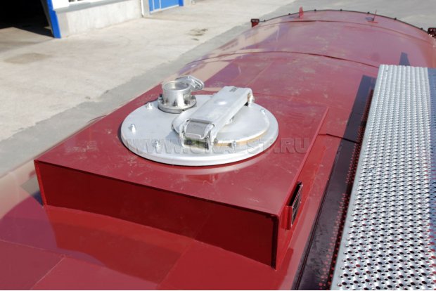 Заливная горловина цистерны