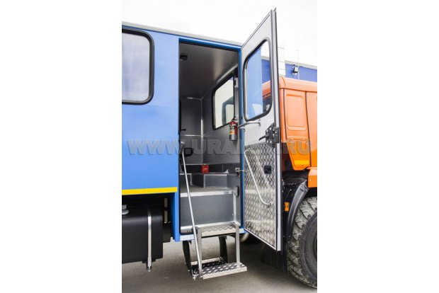 Пассажирская лестница вахтового автобуса